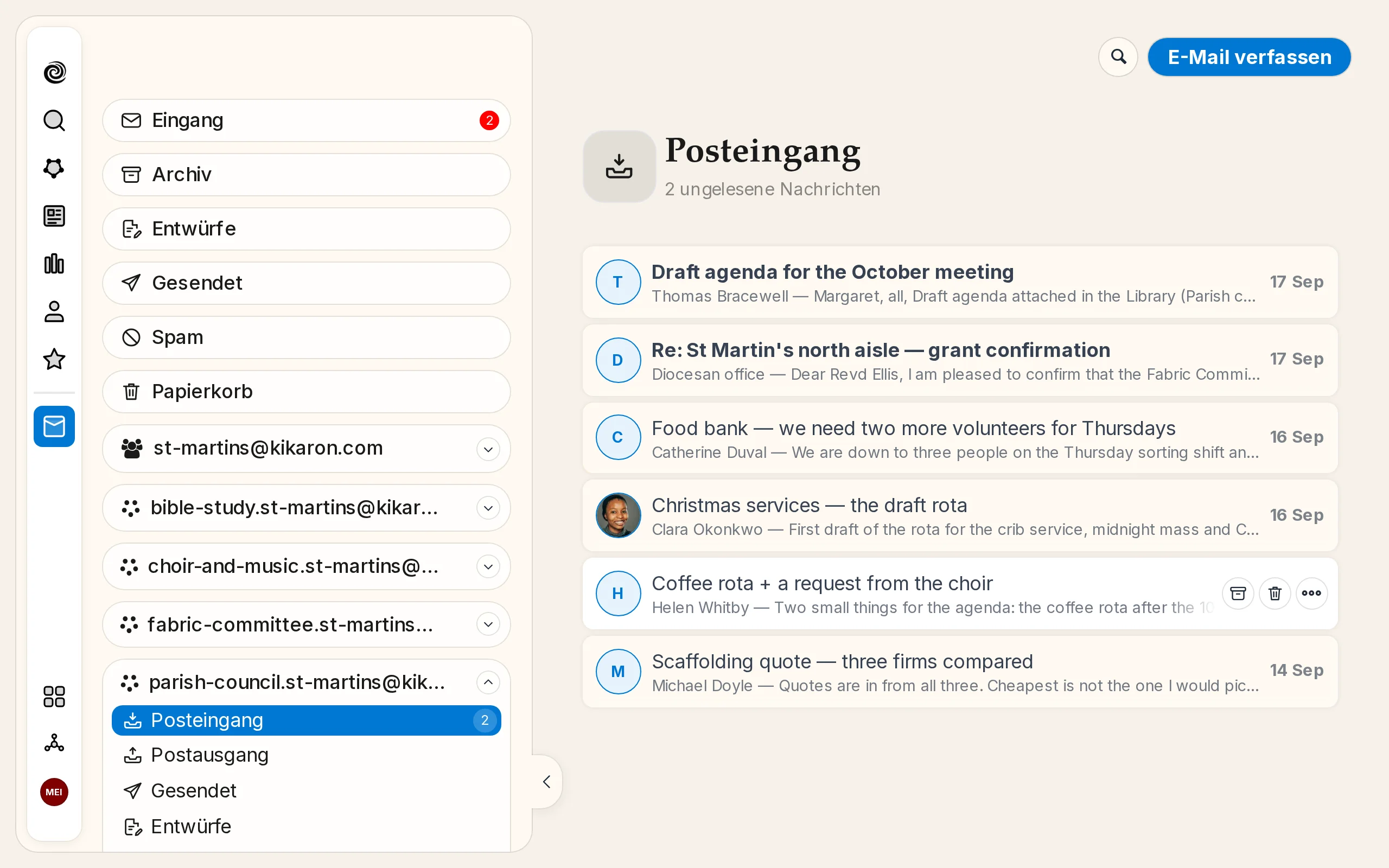Ein Team-Postfach in der Mail-App, daneben die eigene Adresse der Gemeinde und die übrigen Teams