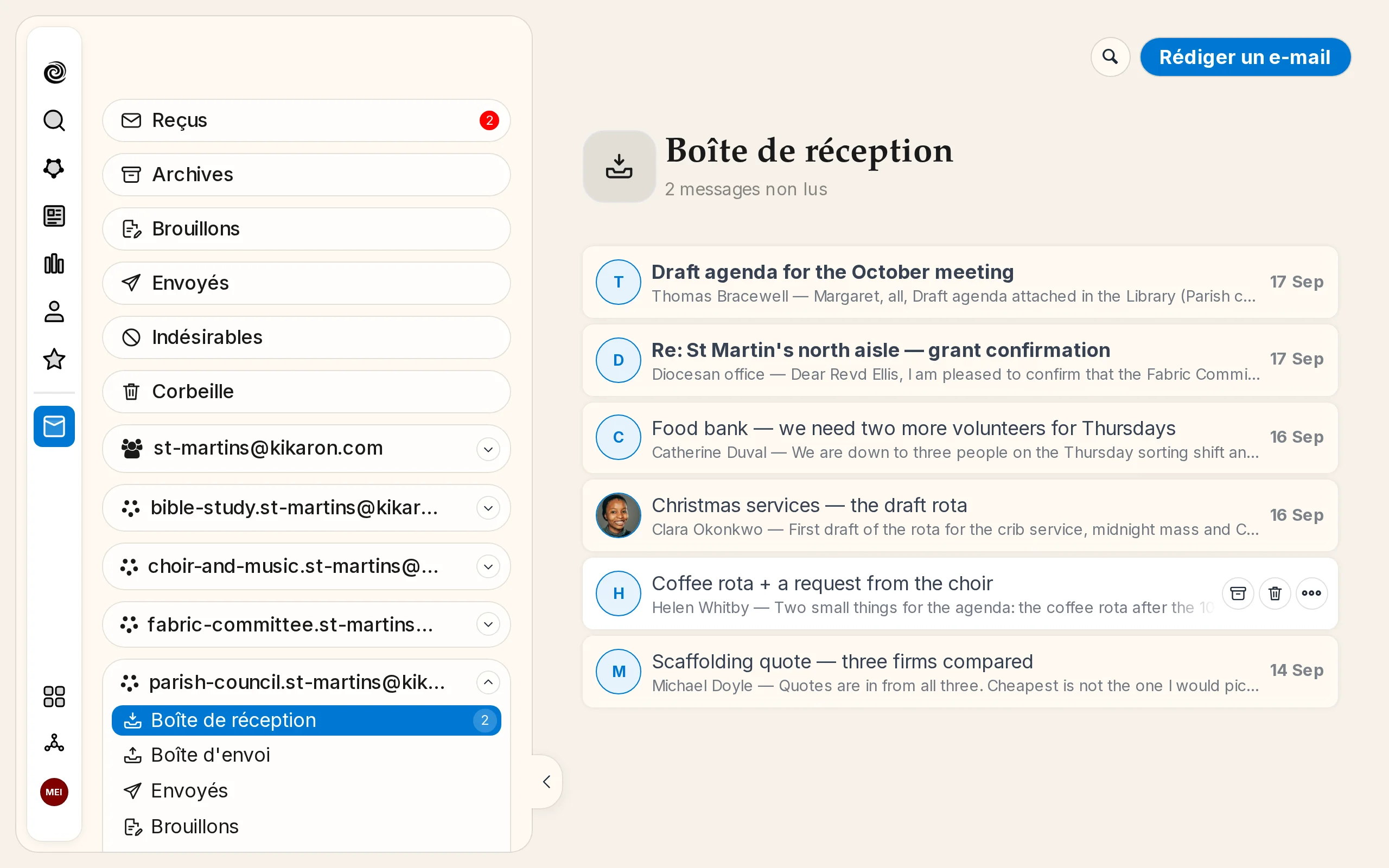 Une boîte de équipe dans l'app Mail, avec l'adresse propre de la paroisse et les autres équipes à côté