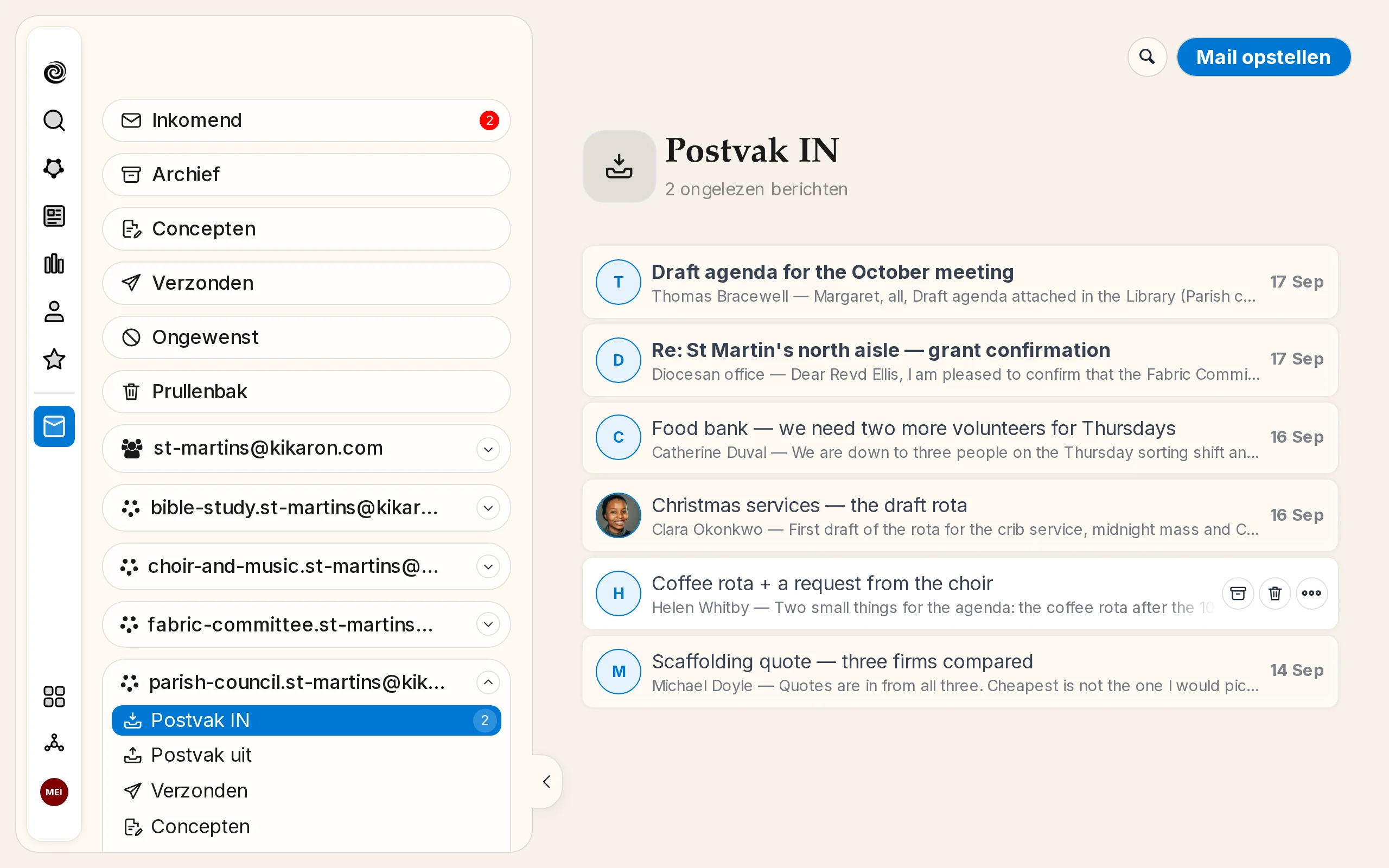 Een teammailbox in de Mail-app, met het eigen adres van de parochie en de andere teams ernaast